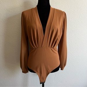NWOT BOOHOO CAMEL V-NECK LONG SLEEVE BODYSUIT